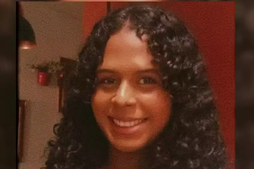 Mulher trans some após sair de universidade