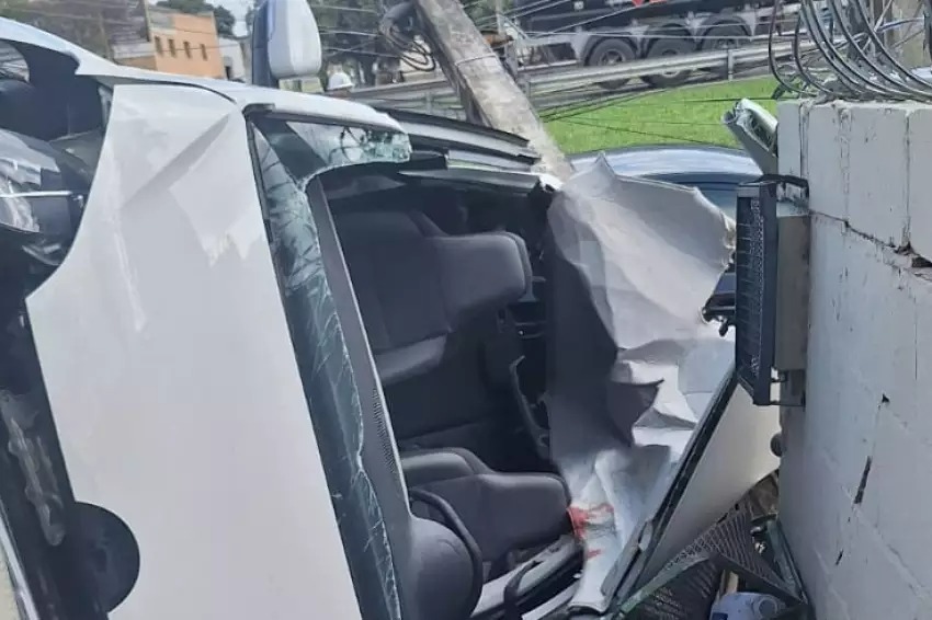 Motorista fica gravemente ferido ao perder controle de veículo em Araçatuba
