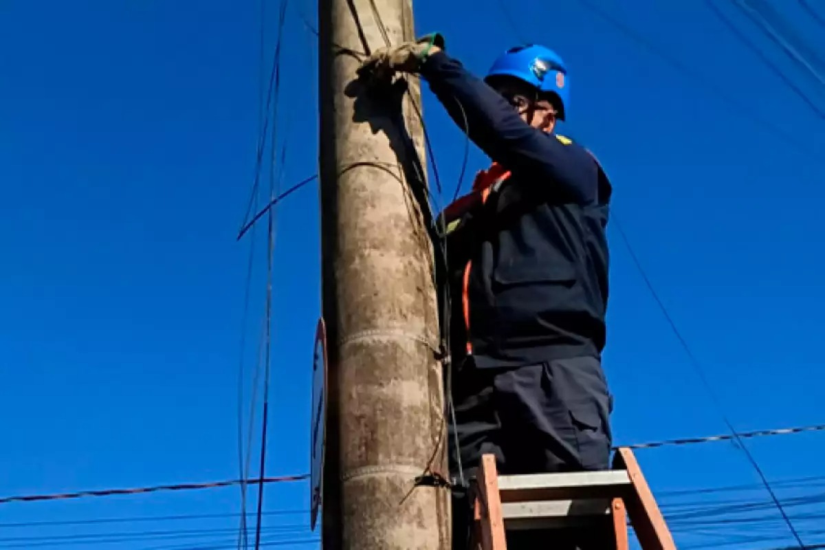 Birigui intensifica retirada de fios irregulares com a CPFL