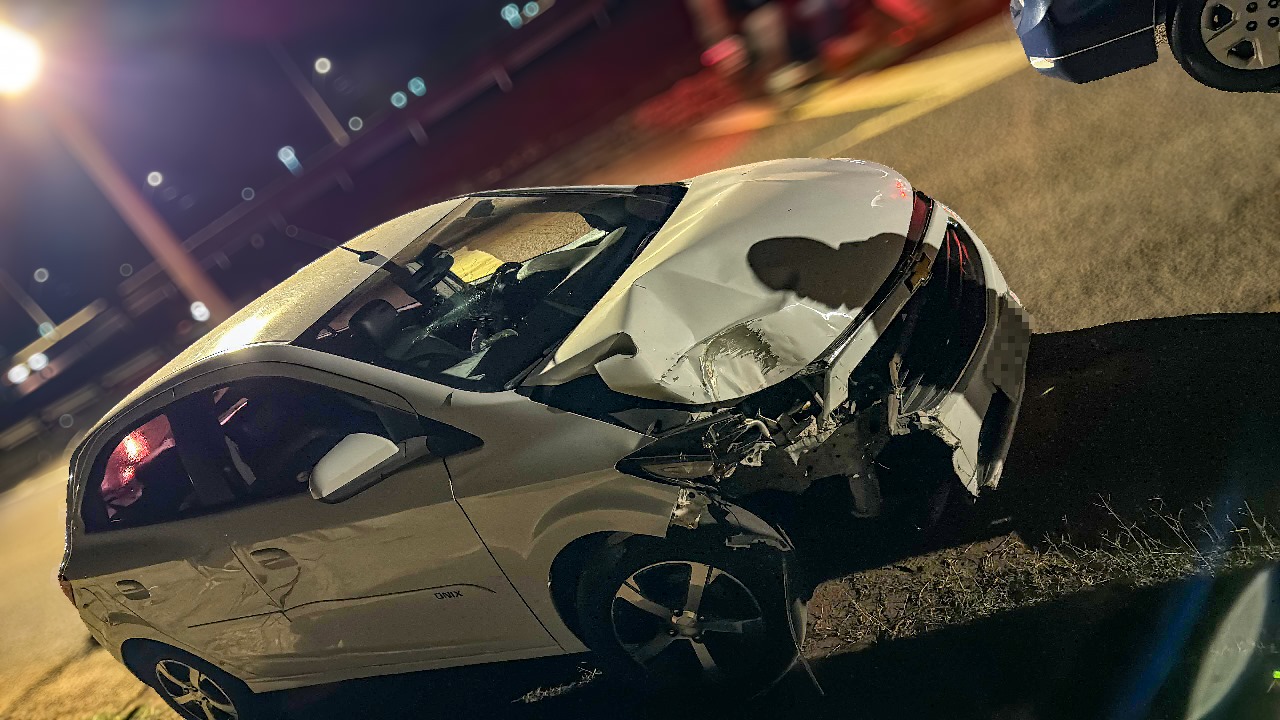 IMPRUDÊNCIA: Motorista bate em poste na região e é autuado por embriagez