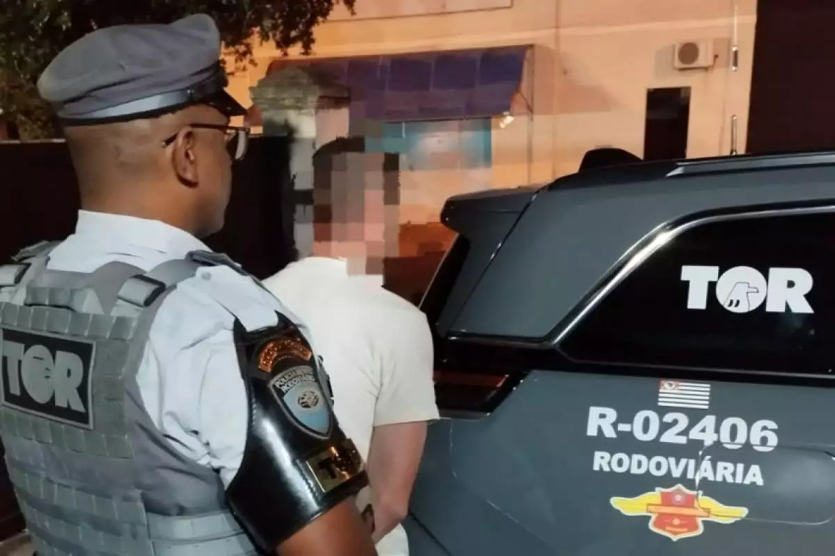 Procurado por homicídio é preso em ônibus na rodovia