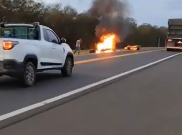 Acidente entre motos deixa dois mortos na Eliezer Montenegro