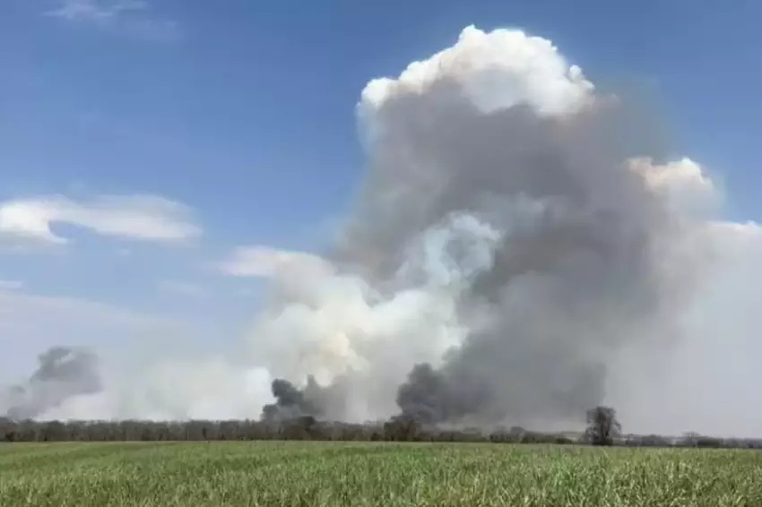 Fumaça de incêndios fecha rodovia e ameaça cidades da região
