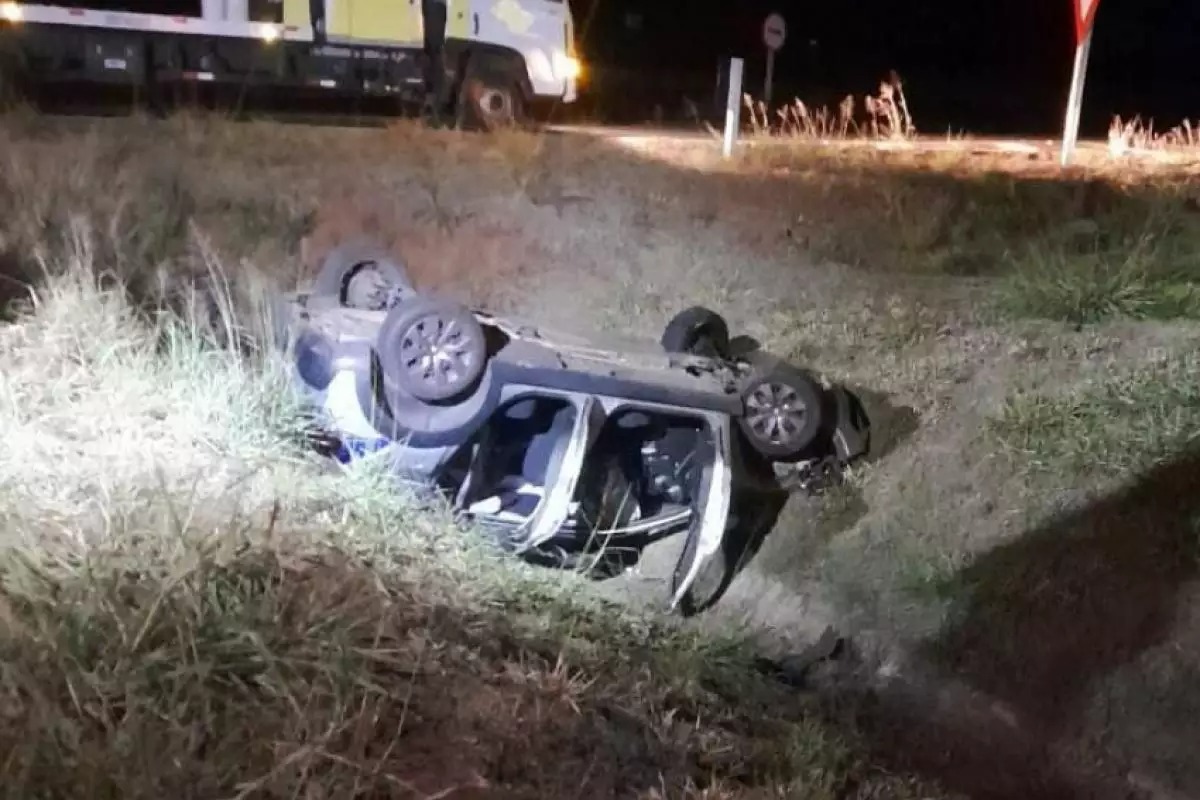 Acidente com carro da saúde de Guararapes deixa pacientes feridos