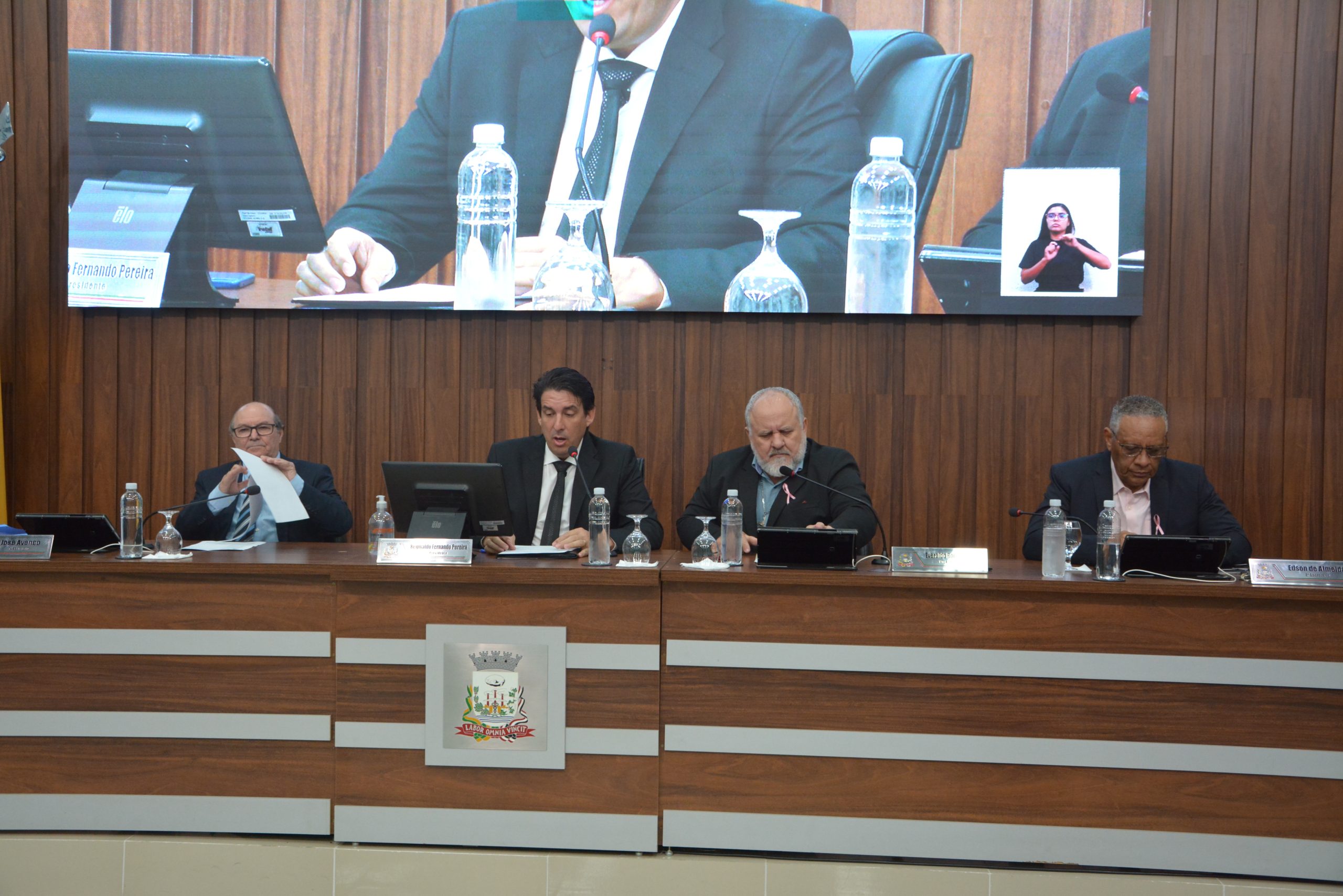 Câmara de Birigui presta homenagens a educadores e adia votação da Loteria Municipal