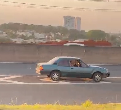 AGORA: Homem morre após ser atropelado ao empurrar carro em rodovia