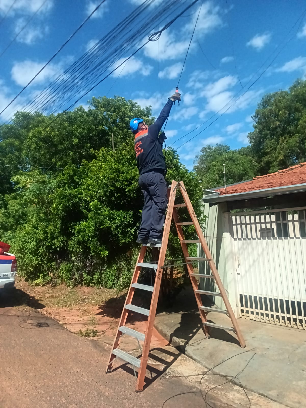 Birigui intensifica retirada de fios soltos e mantém ação em 2026