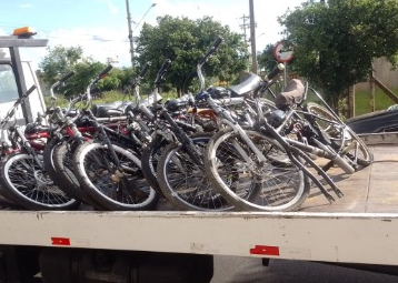 Fiscalização apreende veículos irregulares em avenida de Birigui