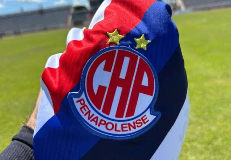 Penapolense vira em casa e segue firme entre líderes