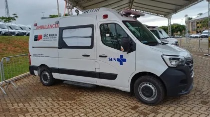 Governo entrega ambulâncias e vans para cidades da região