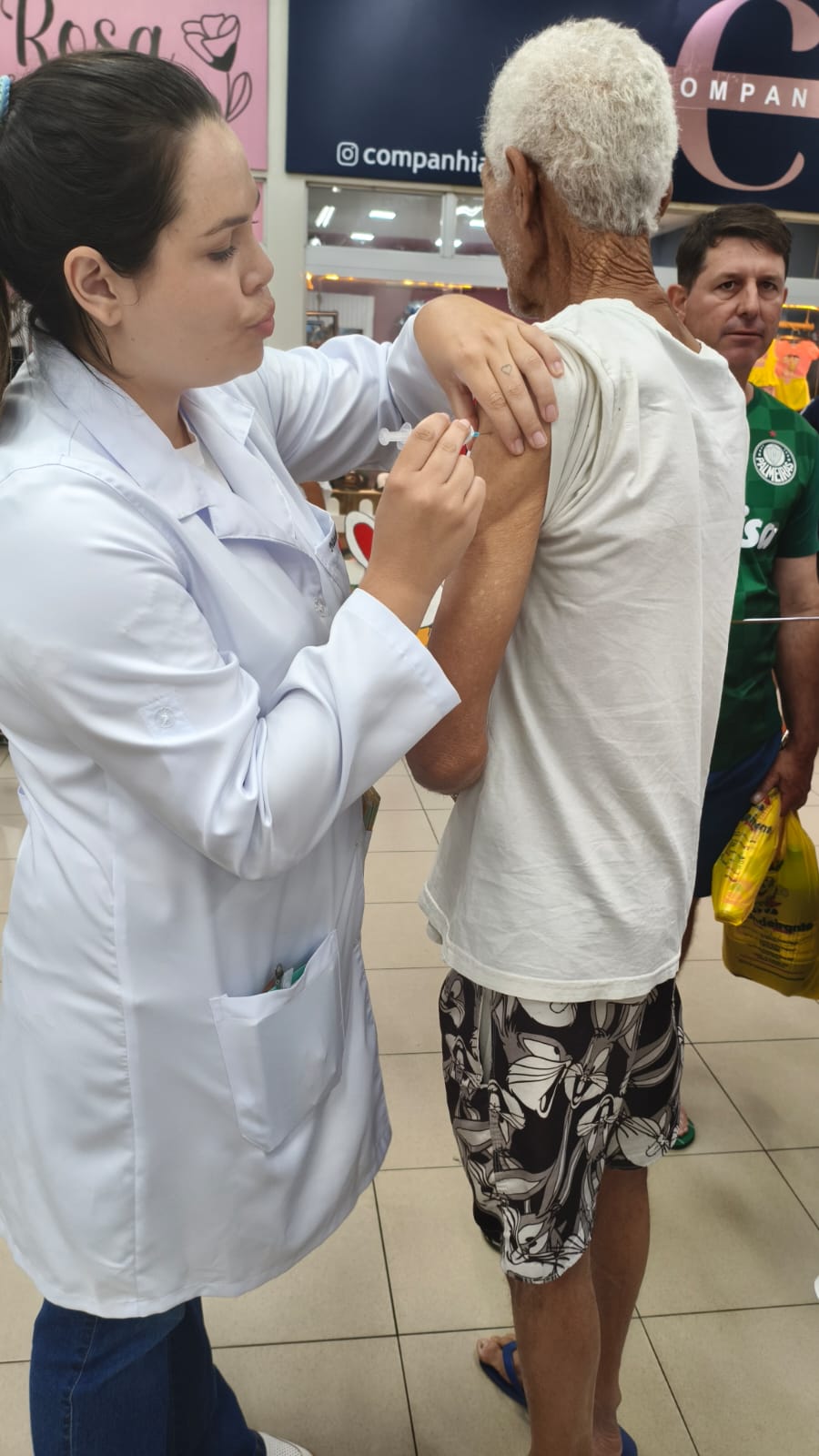 Birigui aplica 2,5 mil doses na abertura da campanha contra gripe