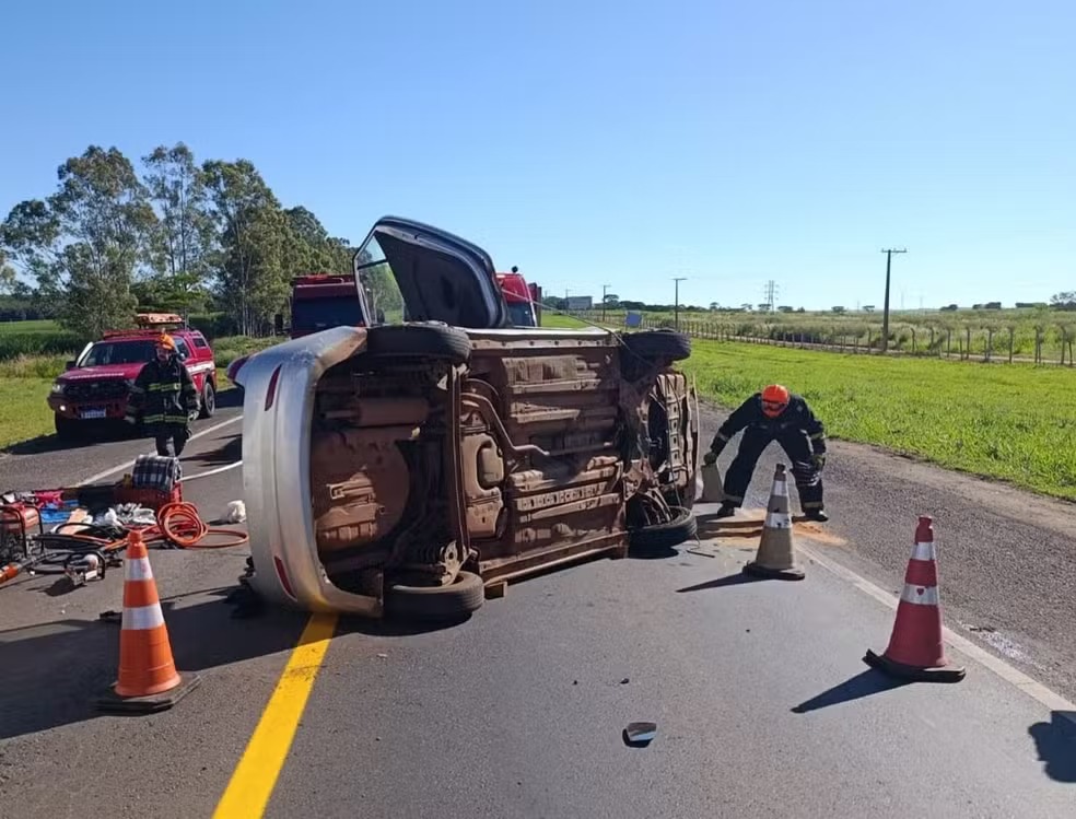 Capotamento na BR-153 deixa três mulheres feridas
