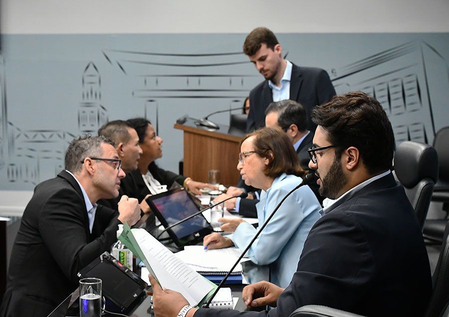 Sessão em Araçatuba debate merenda para servidores e verba extra
