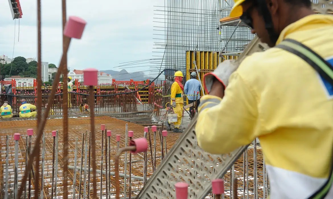 Construção civil abre 26 vagas e faz seleção em Araçatuba